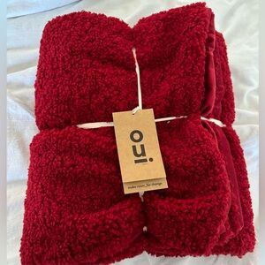 NWT Oui Red Blanket